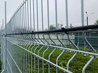 КЧ на сетчатом заграждении