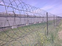 КЧ на заграждении из плоской АКЛ