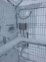 Блок электронный и КЧ на 3D-панельном заграждении