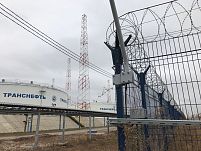 КЧ на полотне сетчатого заграждения и козырьке из АКЛ